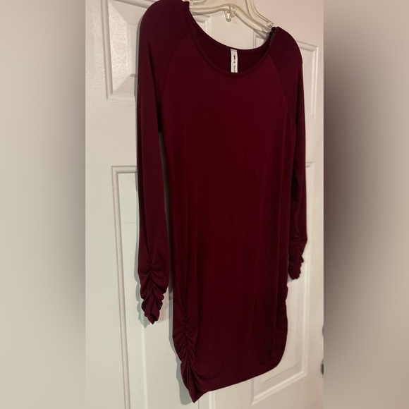 Vanilla‎ Bay Women's Long Sleeve Ruched Top, Burgundy, Small - Picture 4 of 9